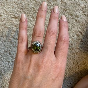 Costume jewelry Emerald color ring